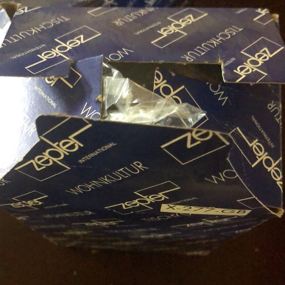 26 piece Zepter International tea pot, 12 plates/ 12 teacups coaster & cream pot - Picture 10 of 12